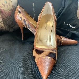 Dolce & Gabbana calf skin pump size 41. These pumps are very comfortable.